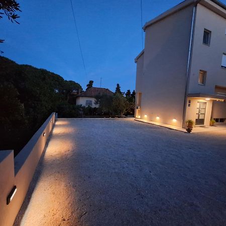 Apartments Elena & Lana Zadar Bagian luar foto