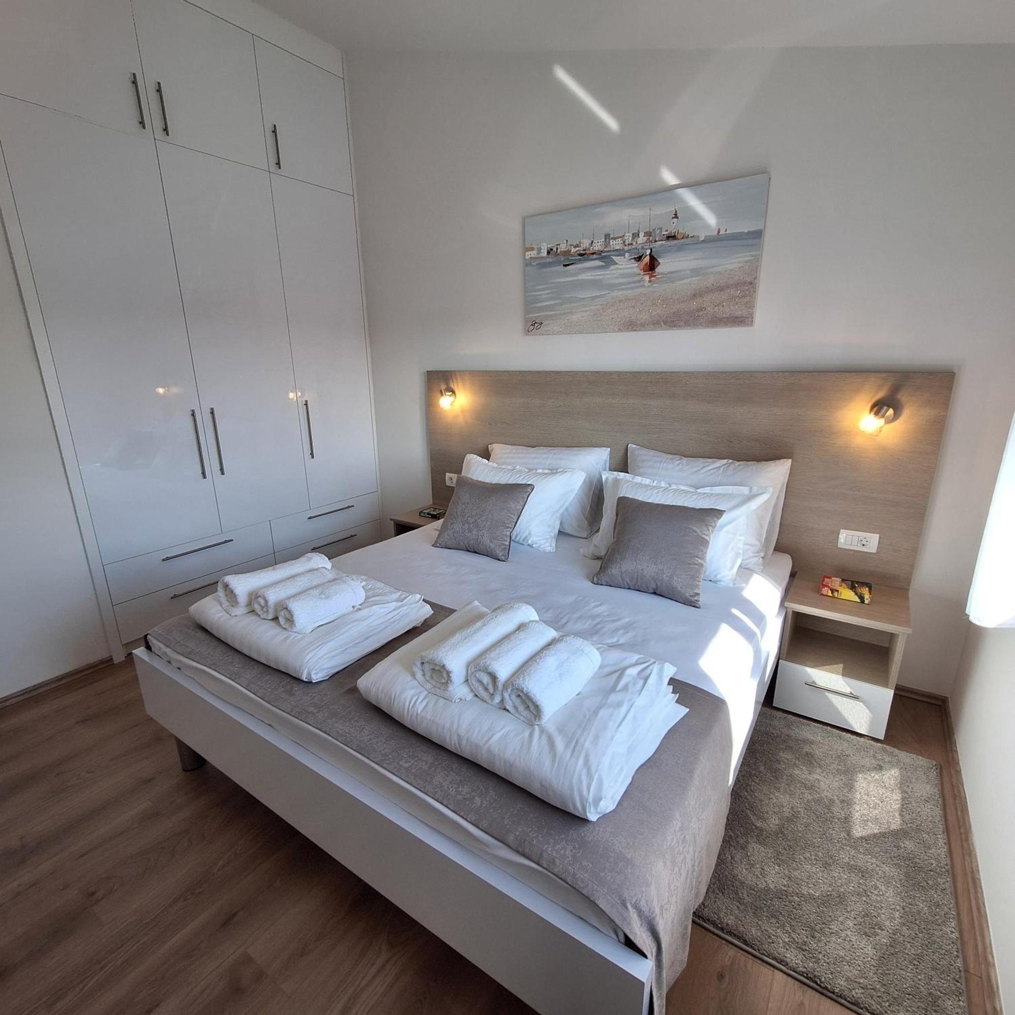 Apartments Elena & Lana Zadar Bagian luar foto