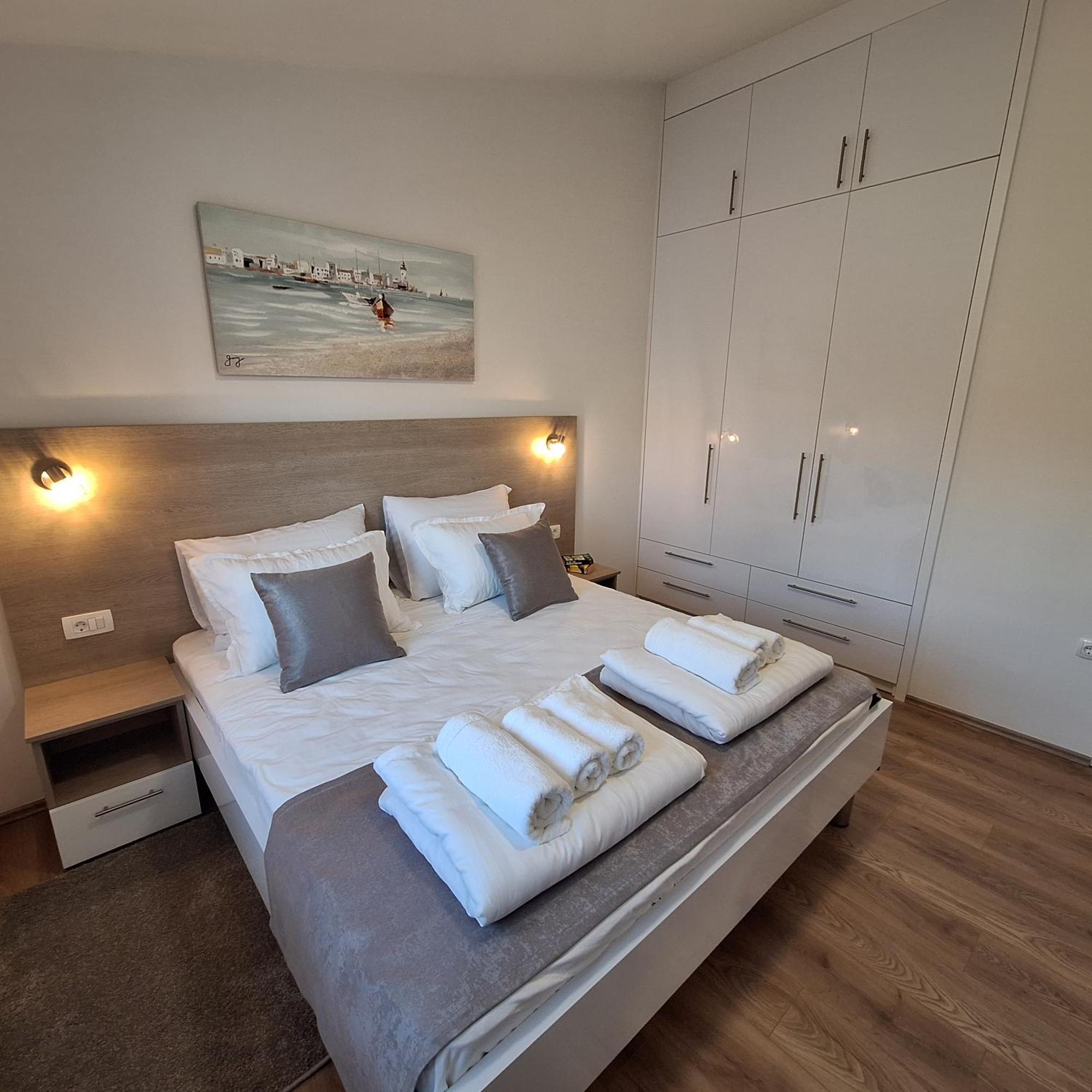 Apartments Elena & Lana Zadar Bagian luar foto