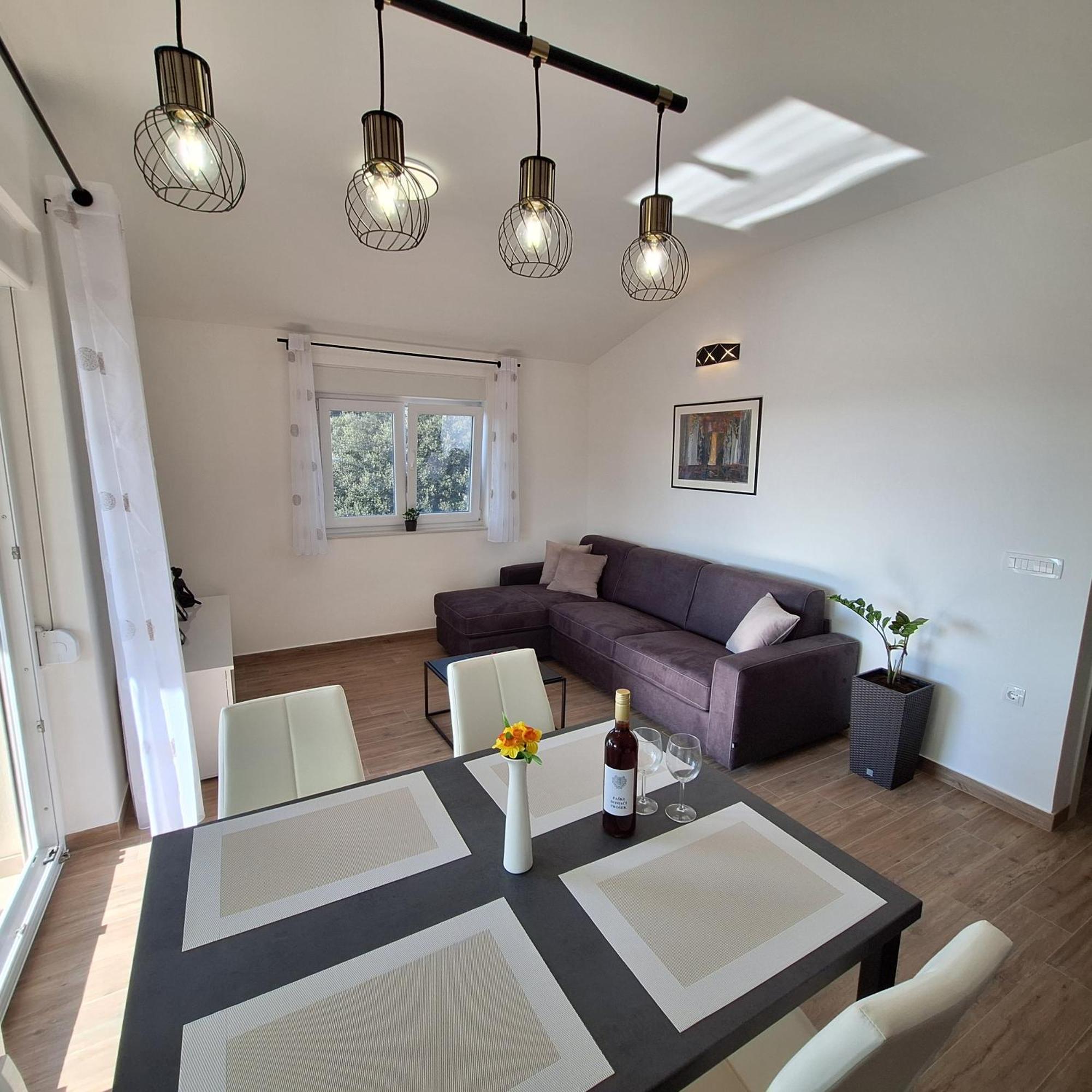 Apartments Elena & Lana Zadar Bagian luar foto