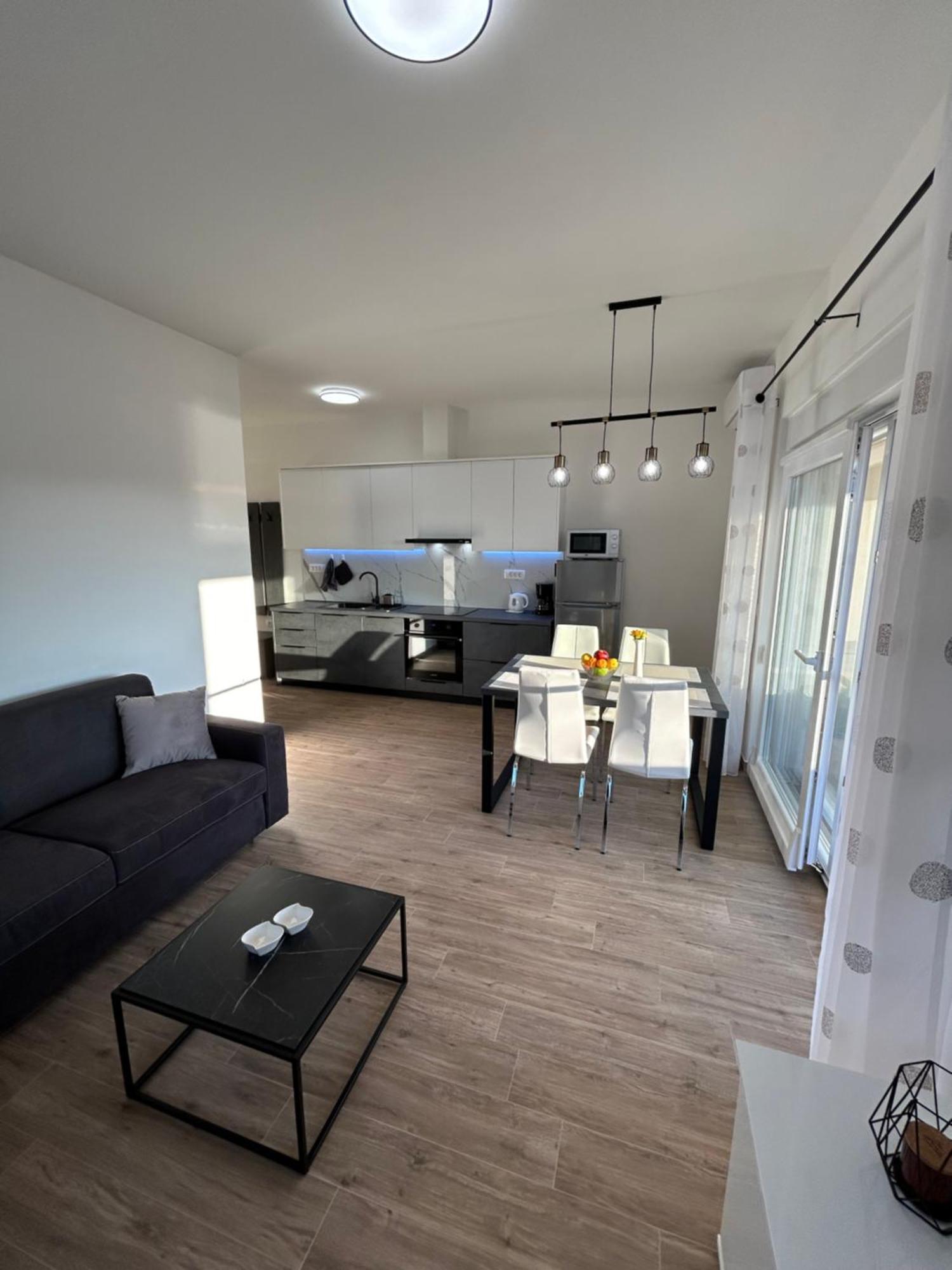 Apartments Elena & Lana Zadar Bagian luar foto